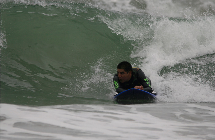 Pancho Arbul&uacute; alista maletas y participar&aacute; en competencia de surf adaptado en Hawaii