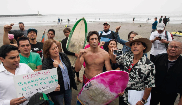 Vecinos de Barranco protestan contra construcci&oacute;n de estacionamiento en playa Los Yuyos 
