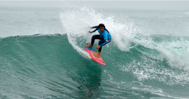 Surfistas juveniles obtienen beneficios de becas de la ISA 
