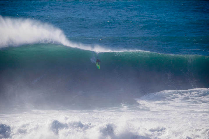 Jamie Mitchel vence en la primera etapa del mundial de ola grande en Nazar&eacute; 
