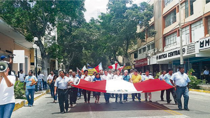 Protestas contin&uacute;an en playas del norte peruano por desalojo de vecinos 
