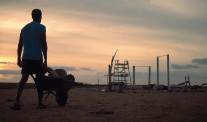 Un gimnasio hecho con basura de playa 
