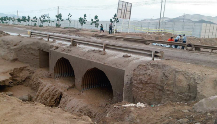 Muros de contenci&oacute;n son colocados en San Bartolo como medida de prevenci&oacute;n contra los huaicos