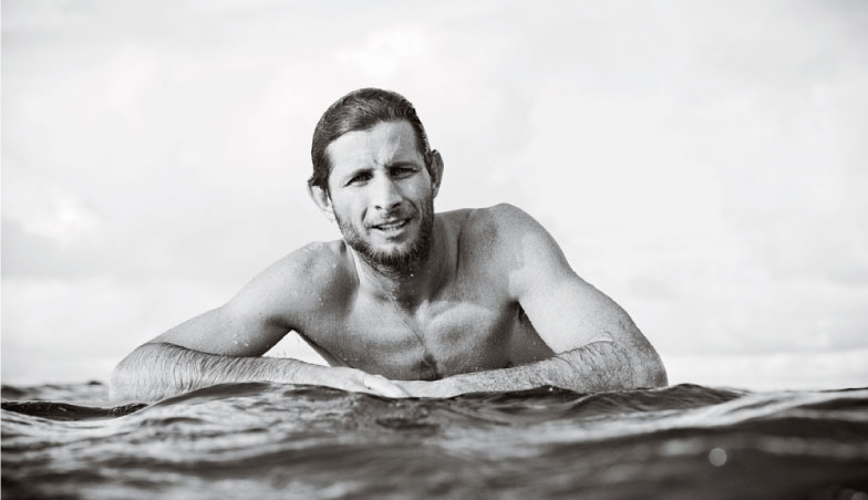 Leyenda mundial del longboard descalifica a la WSL por aceptar auspicio de marca de cerveza
