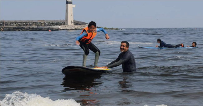 Per&uacute;: El surfing se convierte en la mejor terapia para ni&ntilde;os con habilidades especiales 
