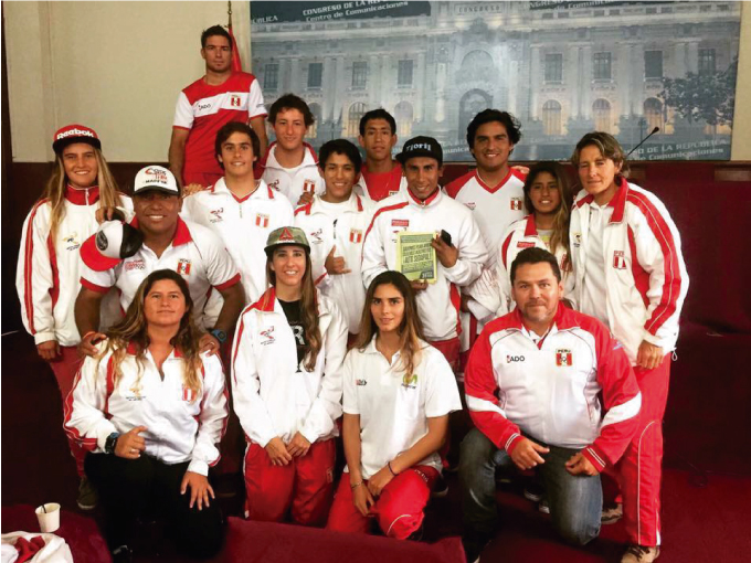 Congreso rindi&oacute; homenaje al equipo peruano de surf campe&oacute;n Panamericano 