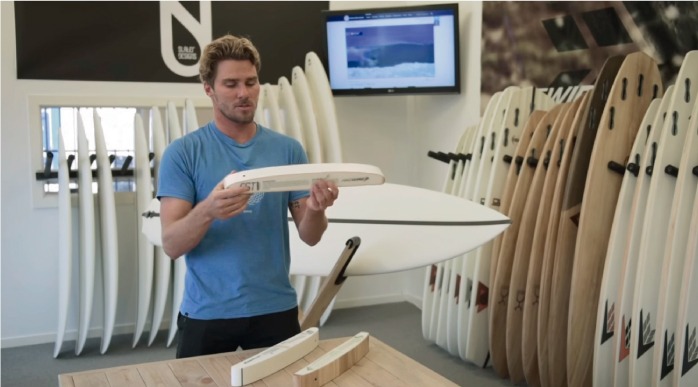 Dani 'Tomo' Thomson explica la tecnolog&iacute;a de sus tablas
