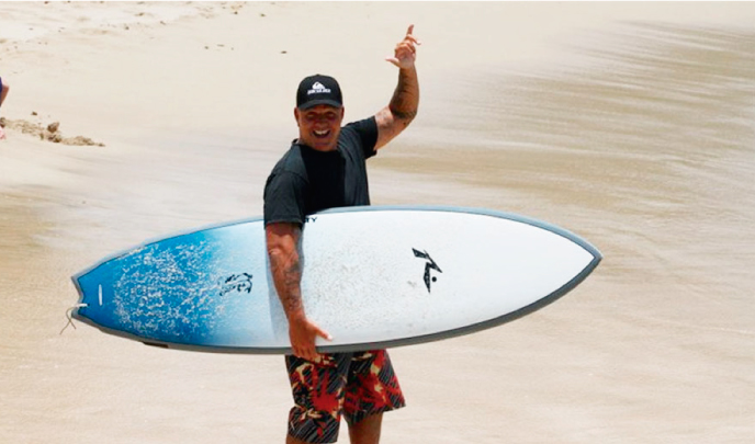 Leyenda del North Shore que se enfrent&oacute; al mayor oleaje nunca antes visto en Hawaii, muere a los 50 a&ntilde;os