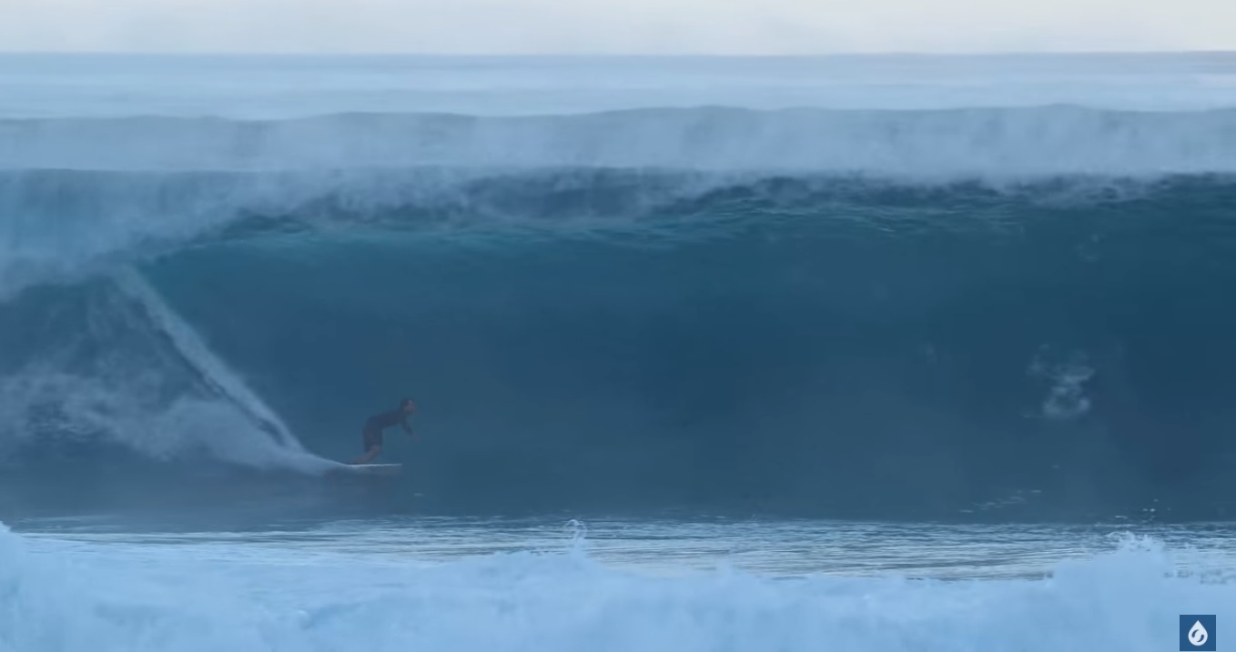 &Aacute;lvaro Malpartida vuelve a sorprender en el North Shore con nominaci&oacute;n a la ola de invierno