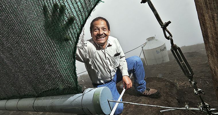 El ingenioso m&eacute;todo peruano para conseguir y llevar agua donde no hay 
