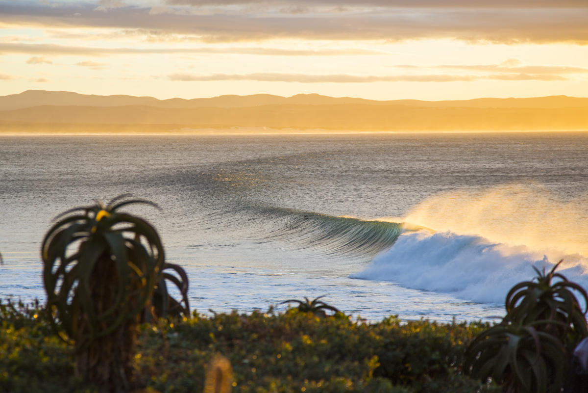 Jeffreys Bay, conoce la ola reina de Sud&aacute;frica