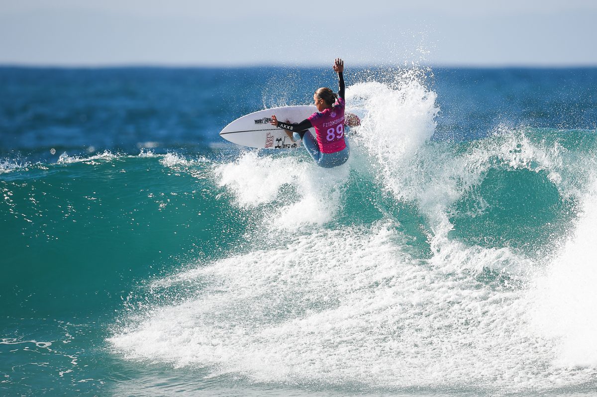 Competici&oacute;n femenina del J-Bay Open en espera