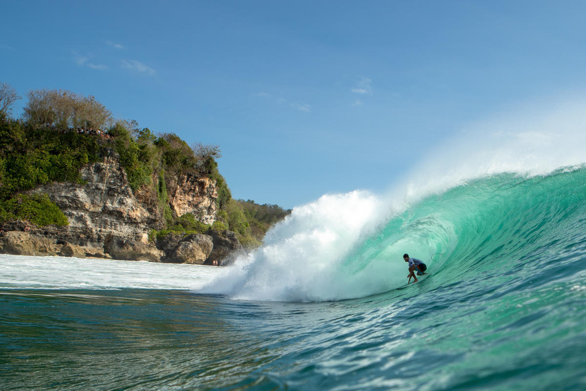 Tubos perfectos en el inicio del Padang Padang Cup. 