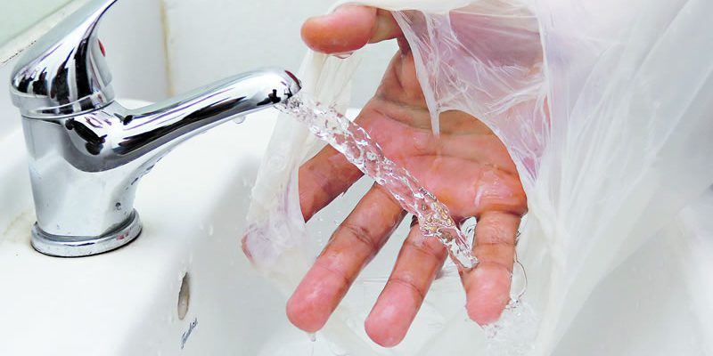 Crean bolsa de pl&aacute;stico que se disuelve en el agua