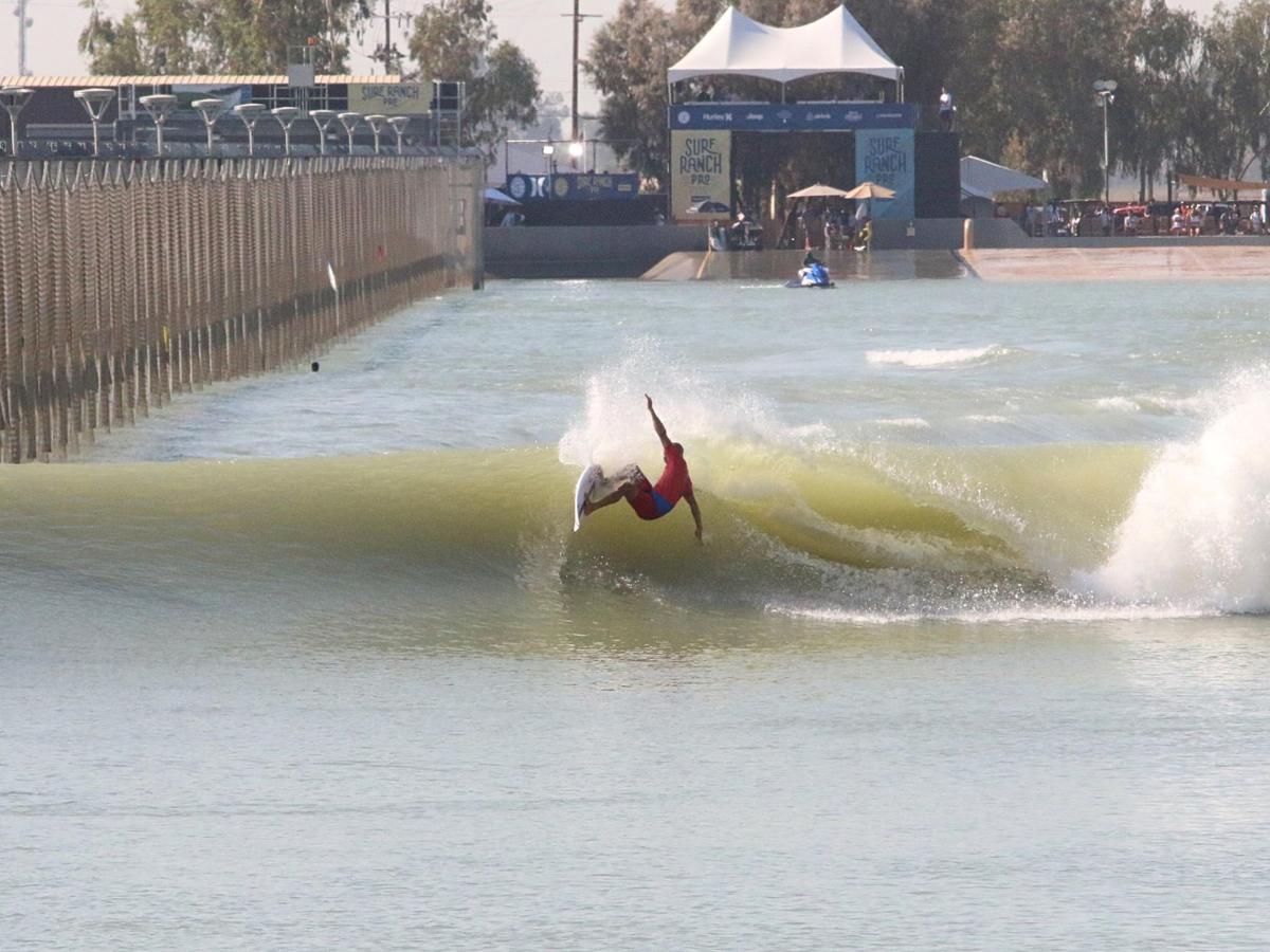 Hist&oacute;rico evento en el Surf Ranch empieza con el liderato de su creador
