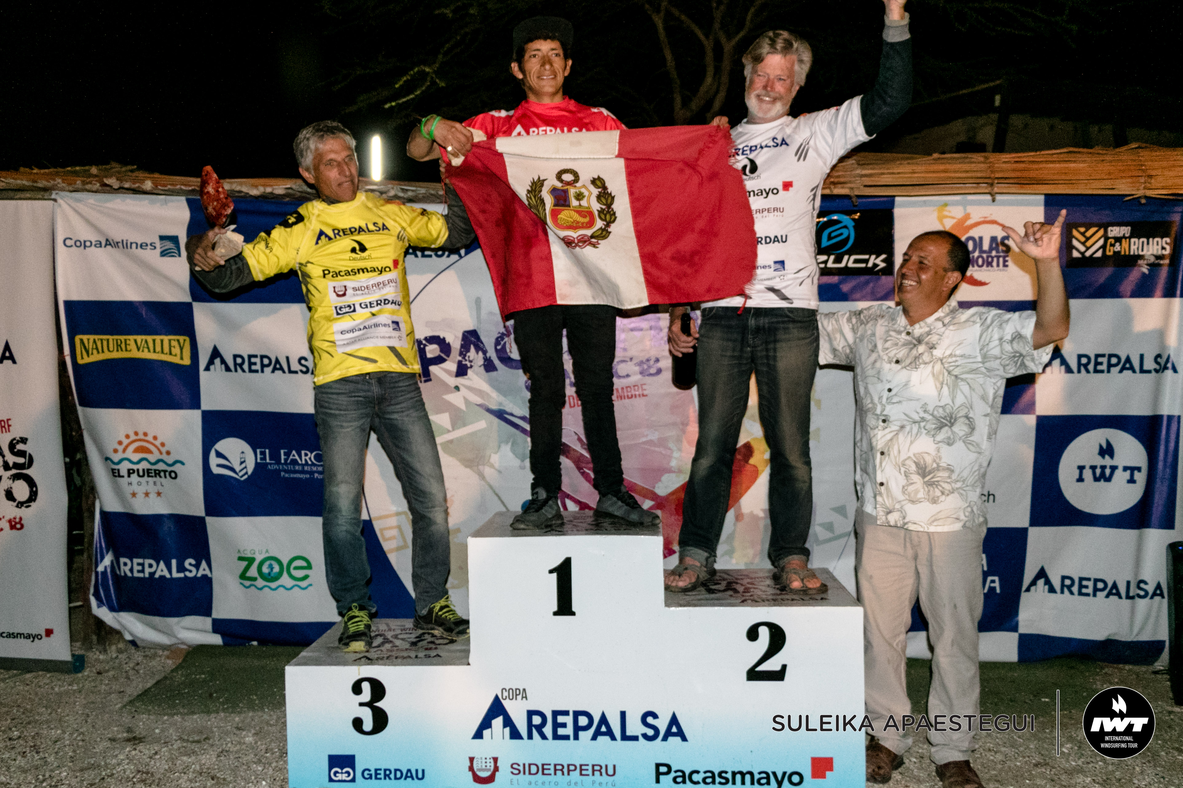 Peruanos hacen podio en mundial de windsurf