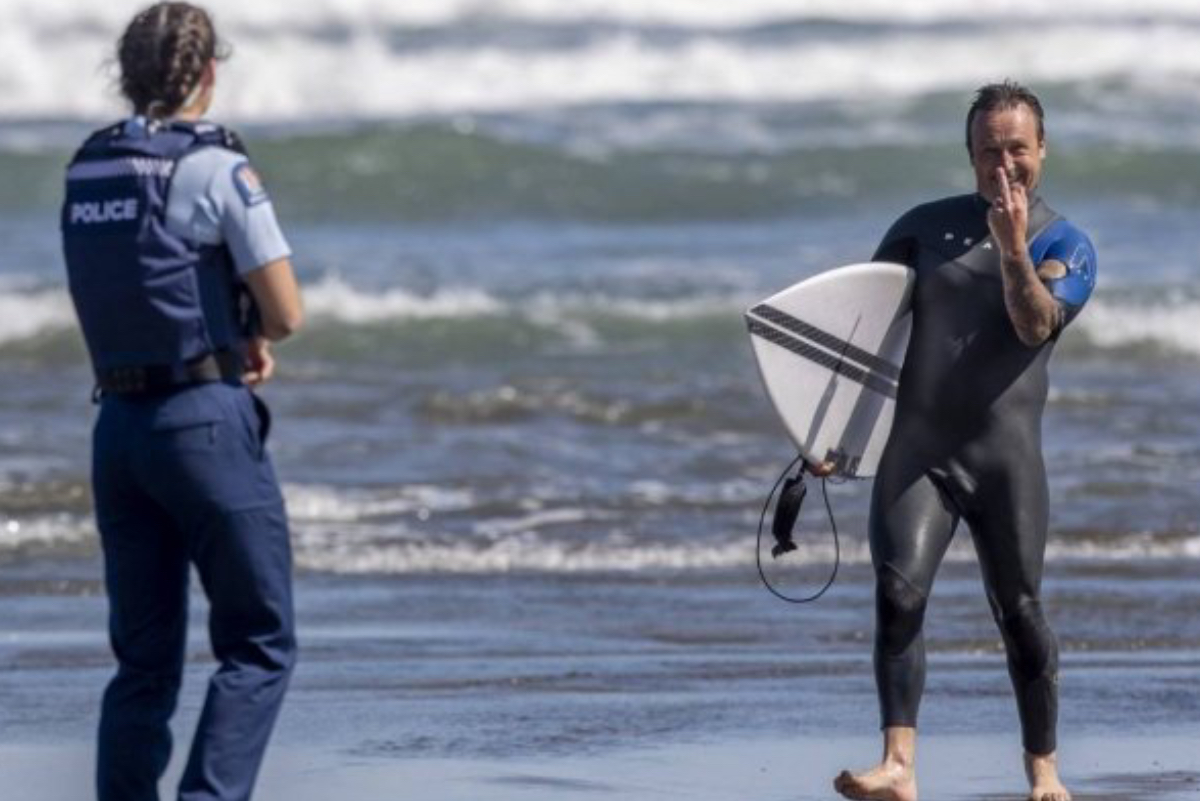 Coronavirus: Surfer enfrenta amenazas de muerte por esta foto