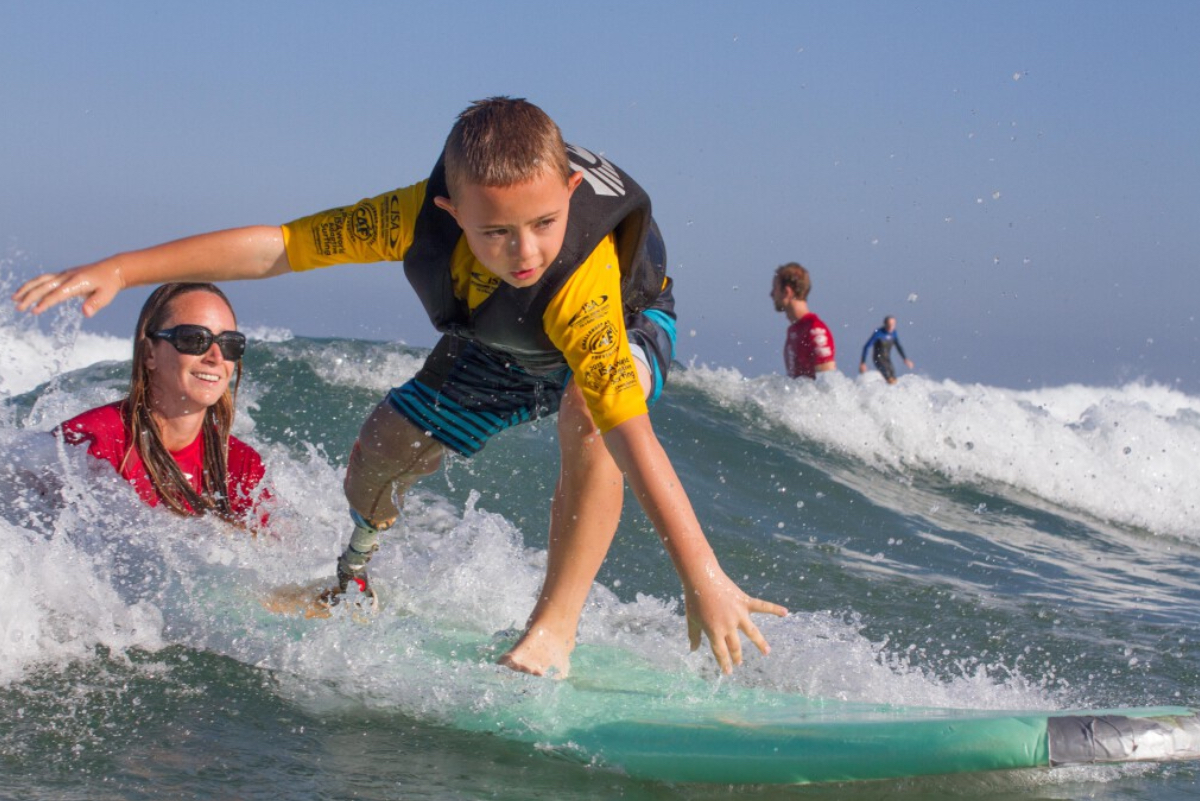 ISA prepara programa de certificaci&oacute;n para instructores de surf adaptado