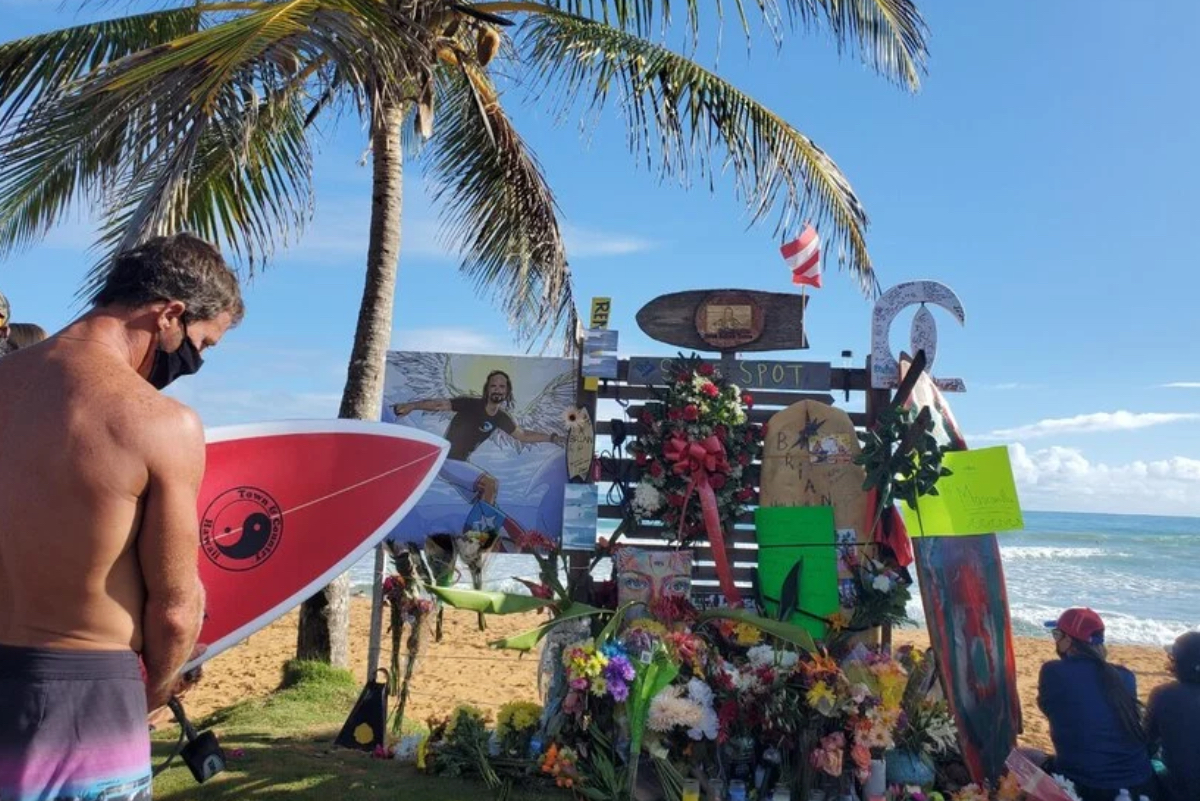 Despiden entre aplausos a surfista asesinado a batazos en Puerto Rico 
