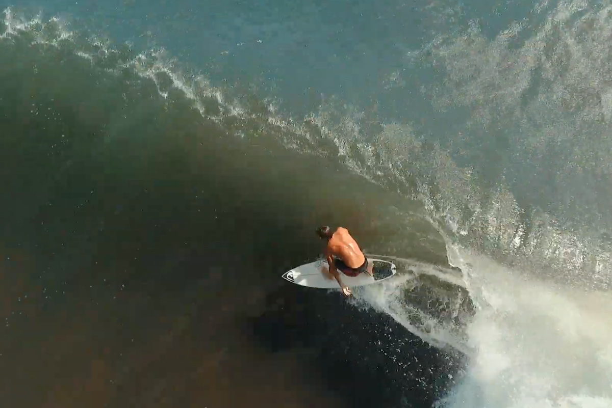 Lucca Mesinas y un Perfecto Swell de Navidad