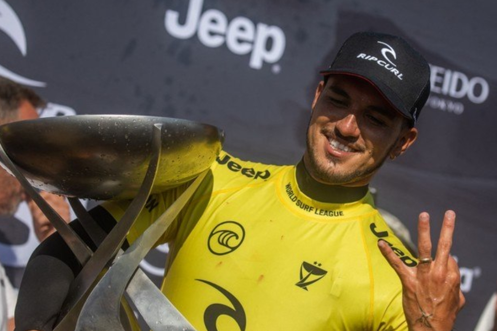 Gabriel Medina primer brasile&ntilde;o en la historia tricampe&oacute;n mundial de surf 