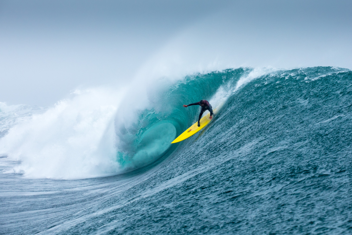 Los mejores surfistas de olas grandes del mundo en alerta a la gran marejada en Pichilemu 