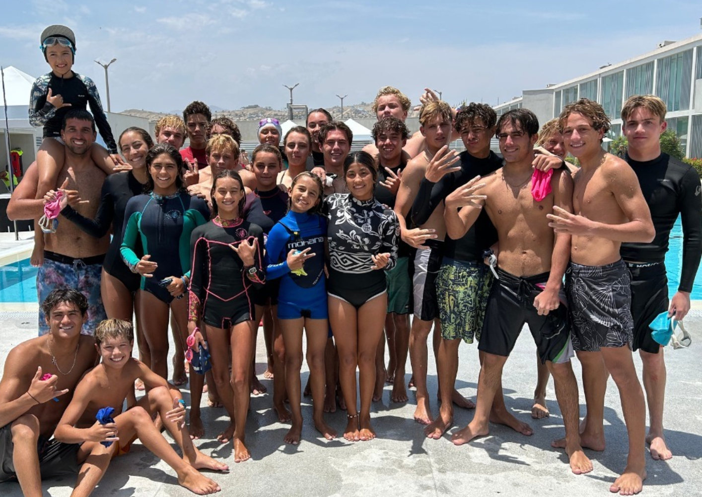 J&oacute;venes surfistas peruanos y franceses tuvieron intercambio deportivo en Centro de Alto Rendimiento de Punta Rocas 