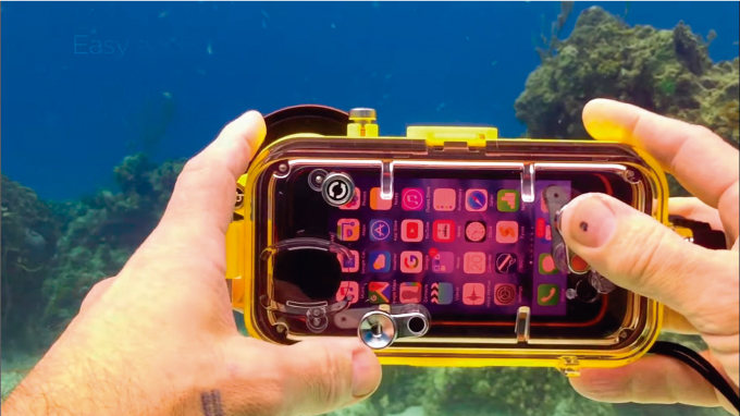 INDUSTRIA - La carcasa que convierte el iPhone en una c&aacute;mara subacu&aacute;tica 
