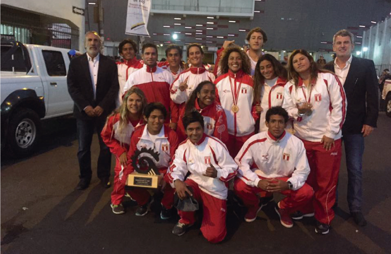 Equipo peruano de surf da la vuelta ol&iacute;mpica en el Estadio Nacional
