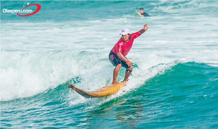 Joel Uca&ntilde;an y su Caballito de Totora surf school

