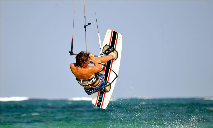 Un poco de kitesurf en Sumatra 
