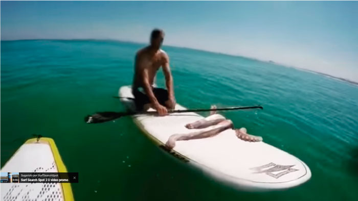 Calamar interrumpe sesi&oacute;n de SUP y se apodera de tabla de surf 