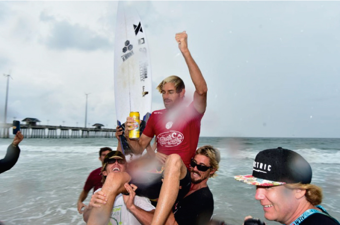 El surfista que quiere entrar al WCT con la ayuda de la gente